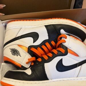 Nike Air Jordan 1 Box in Black and Red